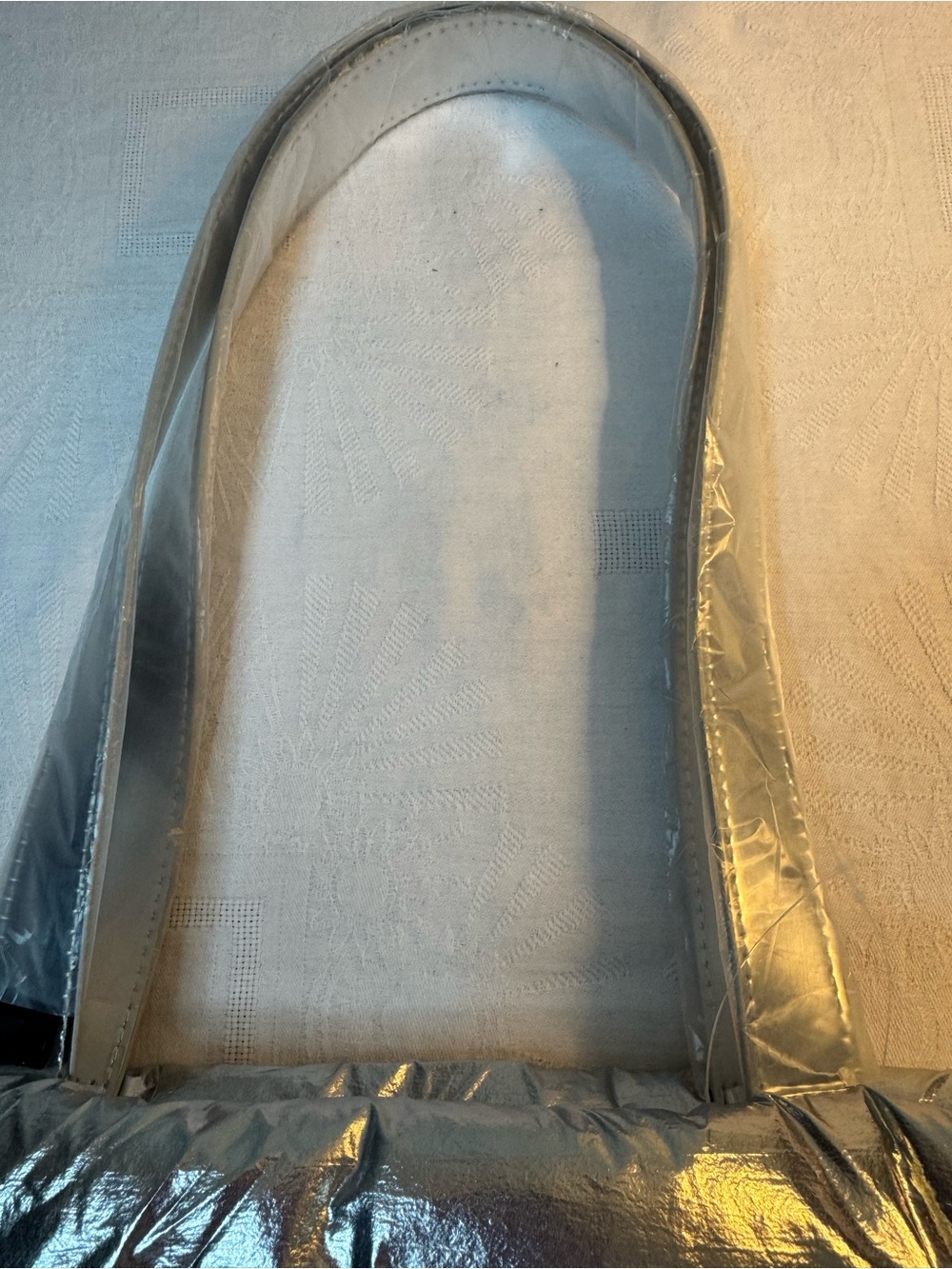 CLINIQUE PUFFY SILVER TOTE BAG WITH GREEN INSIDE LINING - Picture 5 of 10